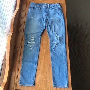 Levi’s Destroyed Skinny Jeans